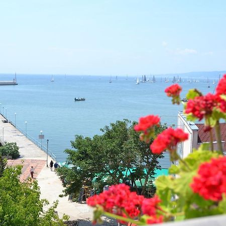 Family Hotel Magnolia Balchik Bagian luar foto