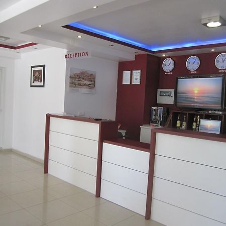 Family Hotel Magnolia Balchik Bagian luar foto