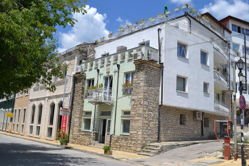 Family Hotel Magnolia Balchik Bagian luar foto