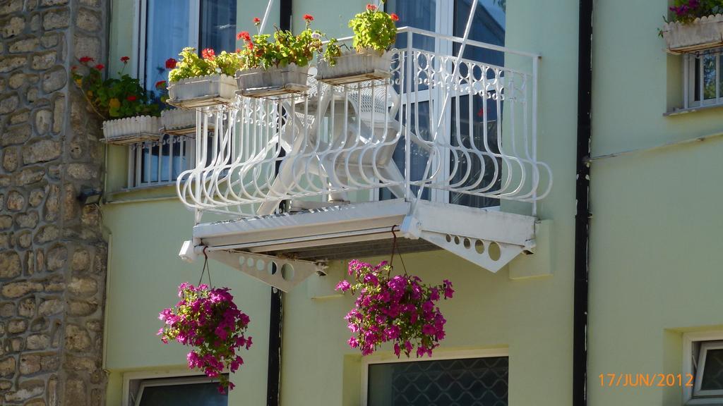 Family Hotel Magnolia Balchik Bagian luar foto