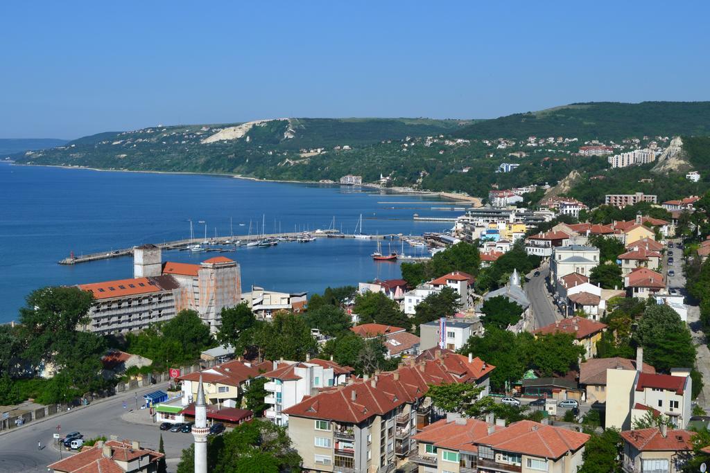 Family Hotel Magnolia Balchik Bagian luar foto