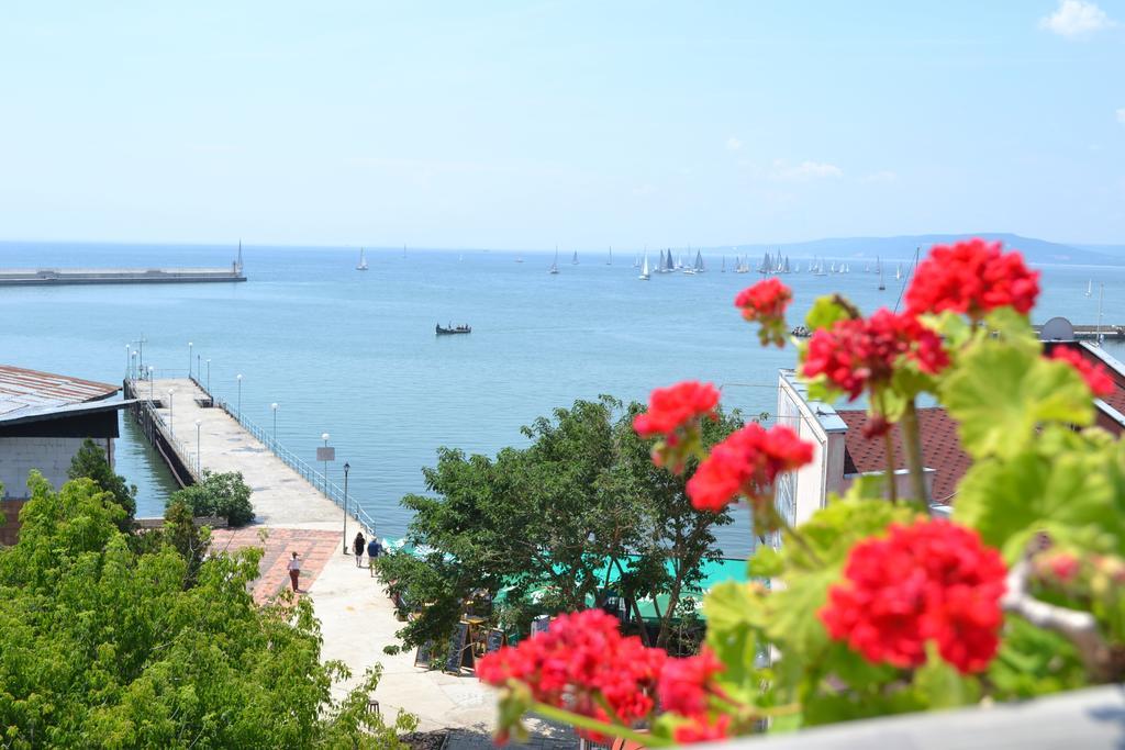 Family Hotel Magnolia Balchik Bagian luar foto