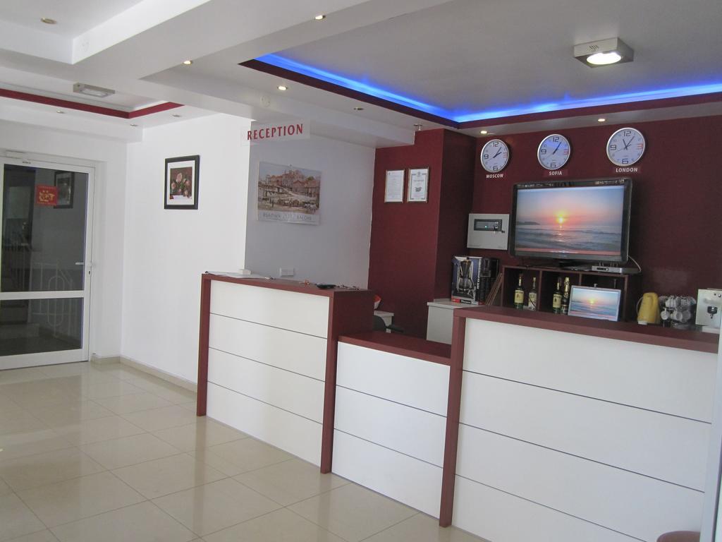 Family Hotel Magnolia Balchik Bagian luar foto