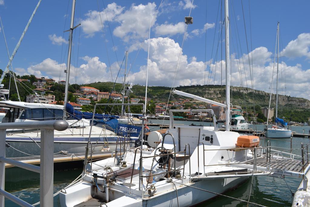 Family Hotel Magnolia Balchik Bagian luar foto