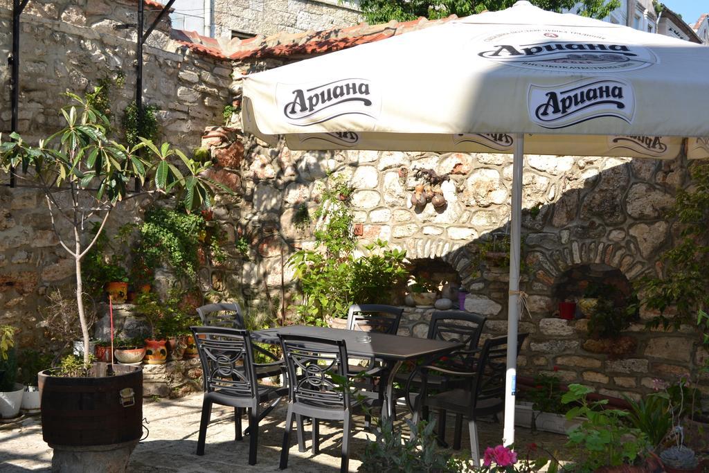 Family Hotel Magnolia Balchik Bagian luar foto