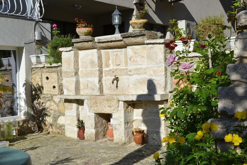 Family Hotel Magnolia Balchik Bagian luar foto