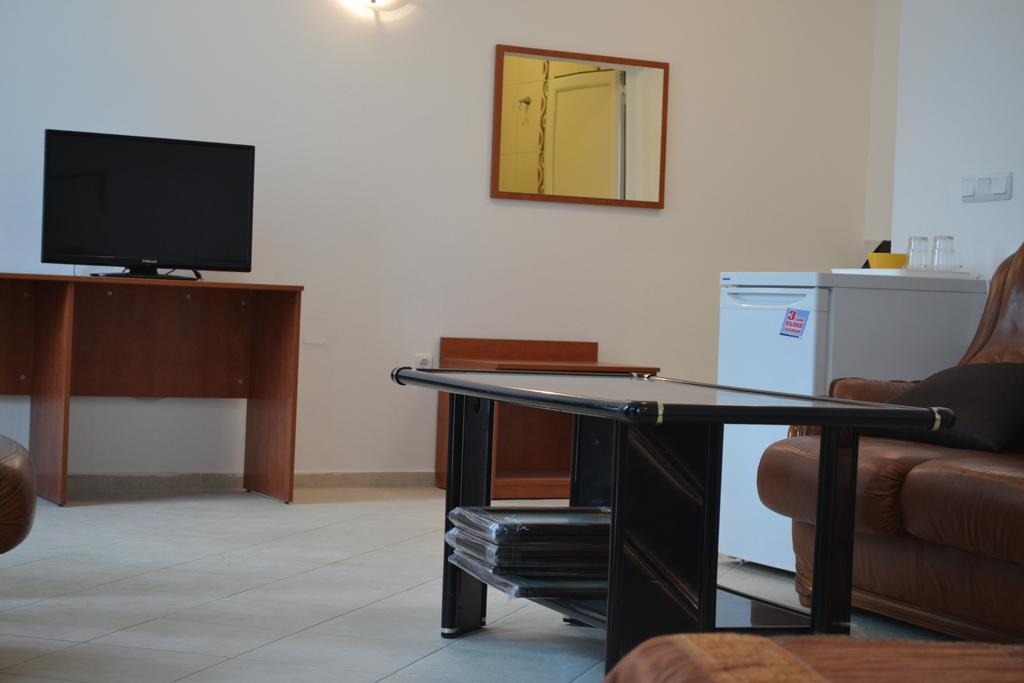 Family Hotel Magnolia Balchik Bagian luar foto