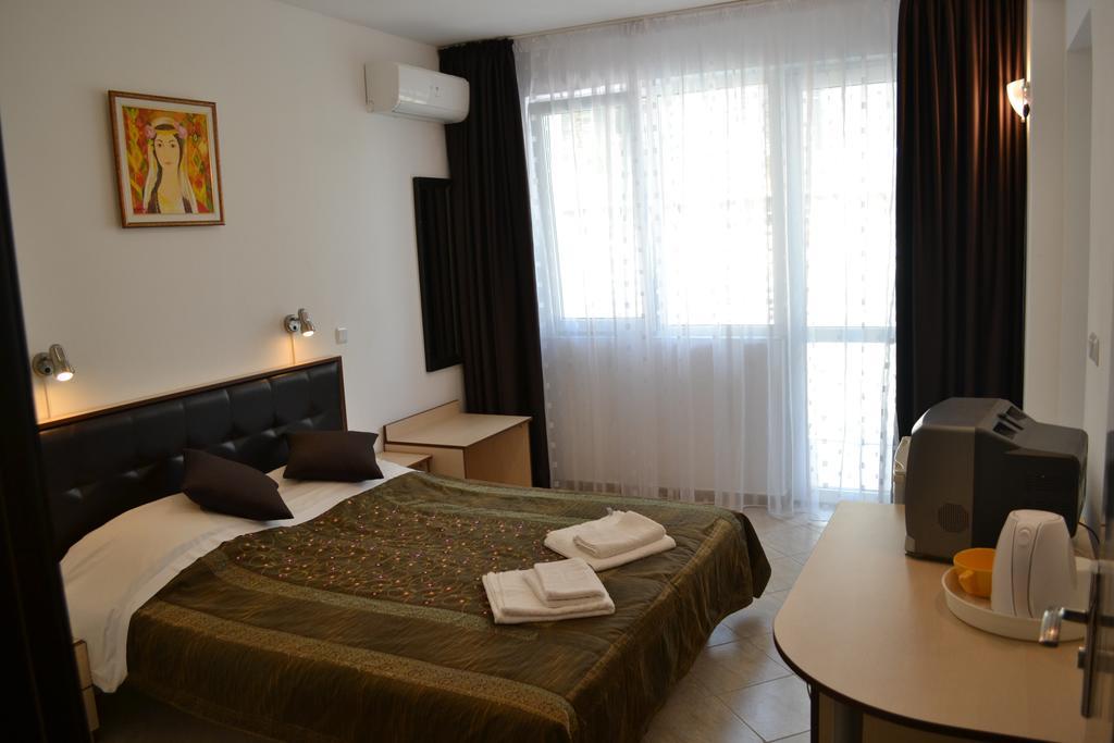 Family Hotel Magnolia Balchik Bagian luar foto