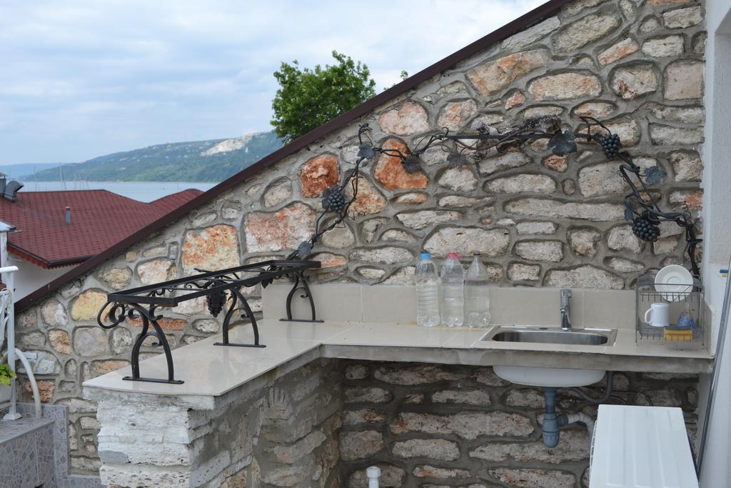Family Hotel Magnolia Balchik Bagian luar foto