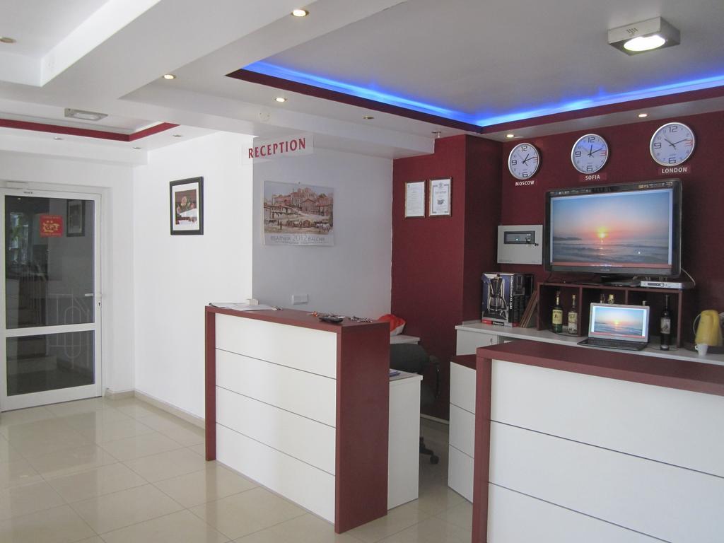 Family Hotel Magnolia Balchik Bagian luar foto