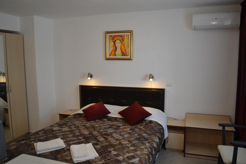 Family Hotel Magnolia Balchik Bagian luar foto
