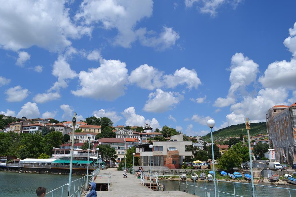 Family Hotel Magnolia Balchik Bagian luar foto